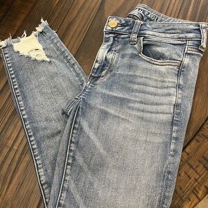 American Eagle Outfitters Women's Light Blue Distressed Skinny Jeans